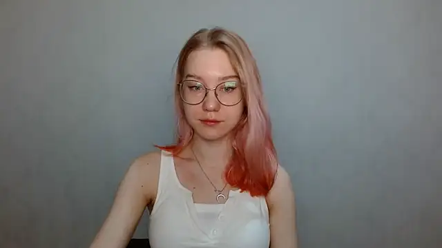 Snapshot of cindi_hot chatting on 12.11.24 cindi hot online show from 12.11.24