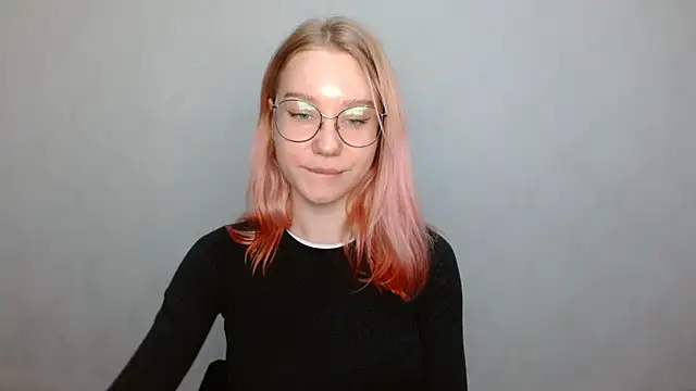 Snapshot of cindi_hot chatting on 12.14.24 cindi hot online show from 12.14.24