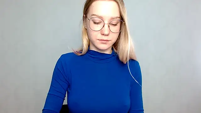 Snapshot of cindi_hot chatting on 02.19.25 cindi hot online show from 02.19.25