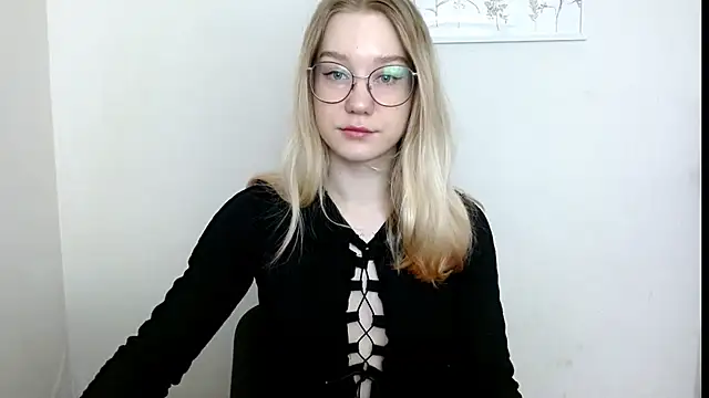 Snapshot of cindi_hot chatting on 03.21.25 cindi hot online show from 03.21.25