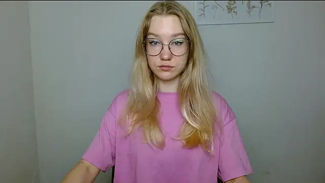 Snapshot of cindi_hot chatting on 09.19.25 cindi hot online show from 09.19.25