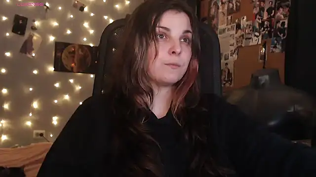 Snapshot of Saya_sweet chatting on 10.23.25 Saya sweet online show from 10.23.25