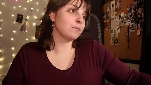 Snapshot of Saya_sweet chatting on 10.28.25 Saya sweet online show from 10.28.25