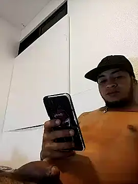 Snapshot of sexylatino22 chatting on 12.13.24 sexylatino22 online show from 12.13.24