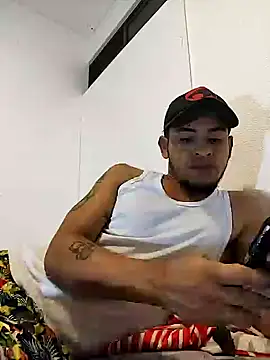 Snapshot of sexylatino22 chatting on 01.03.25 sexylatino22 online show from 01.03.25