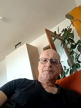 Milkasahne64 online show from 10.18.25