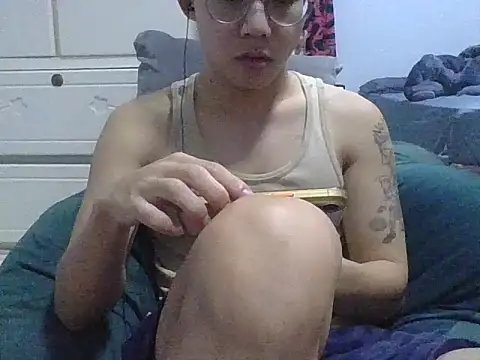 Snapshot of ZHIIz chatting on 04.14.26 ZHIIz online show from 04.14.26