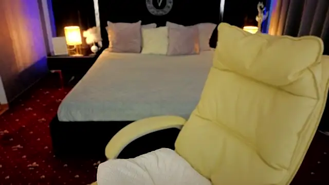 Snapshot of Lexi_Si chatting on 09.20.25 Lexi Si online show from 09.20.25