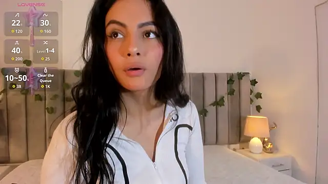 kareena basu online show from 04.06.26