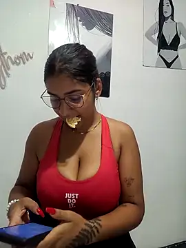 Snapshot of Sofythom1 chatting on 10.24.25 Sofythom1 online show from 10.24.25
