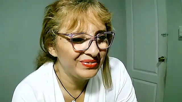 Snapshot of leona- chatting on 02.20.25 leona- online show from 02.20.25