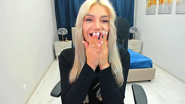 SelenaeMoore online show from 01.08.25