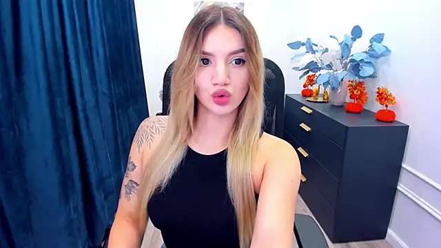 SelenaeMoore online show from 10.13.25