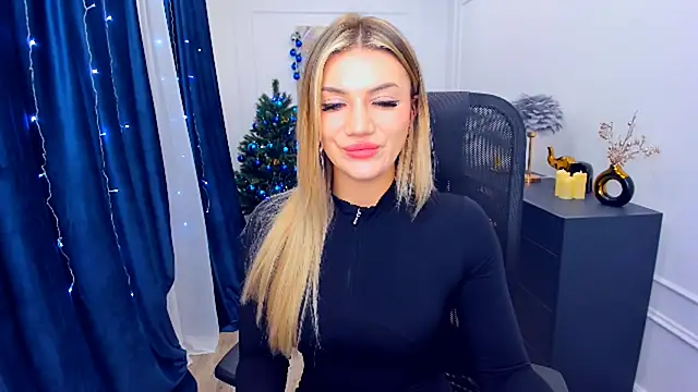 SelenaeMoore online show from 12.14.25