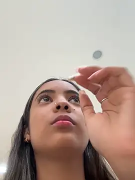 NAUGHTY LITTLE 18 online show from 03.05.25