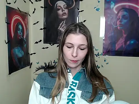 Snapshot of StrangerGi chatting on 03.07.25 StrangerGi online show from 03.07.25