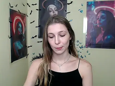 Snapshot of StrangerGi chatting on 03.13.25 StrangerGi online show from 03.13.25