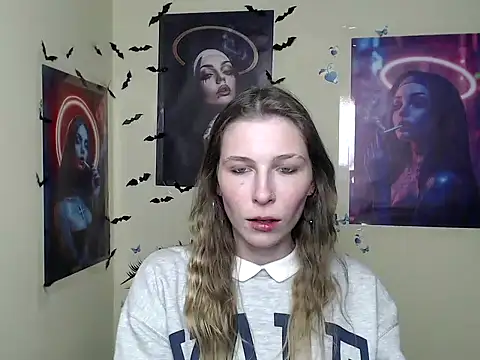 Snapshot of StrangerGi chatting on 03.18.25 StrangerGi online show from 03.18.25