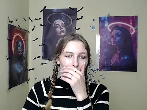 Snapshot of StrangerGi chatting on 03.19.25 StrangerGi online show from 03.19.25