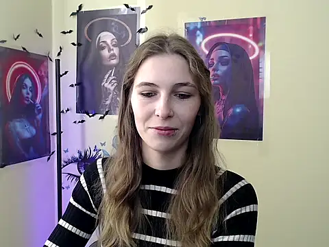 Snapshot of StrangerGi chatting on 10.04.25 StrangerGi online show from 10.04.25