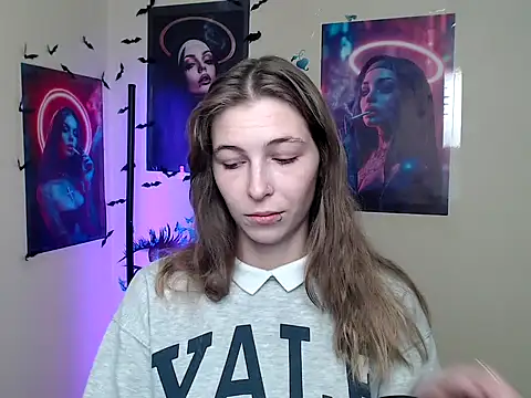 Snapshot of StrangerGi chatting on 10.09.25 StrangerGi online show from 10.09.25