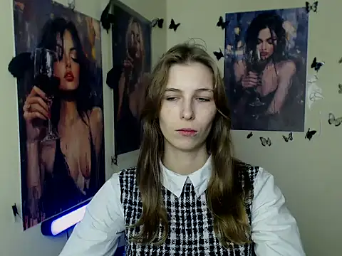 Snapshot of StrangerGi chatting on 10.26.25 StrangerGi online show from 10.26.25