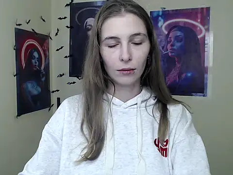 Snapshot of StrangerGi chatting on 11.28.25 StrangerGi online show from 11.28.25