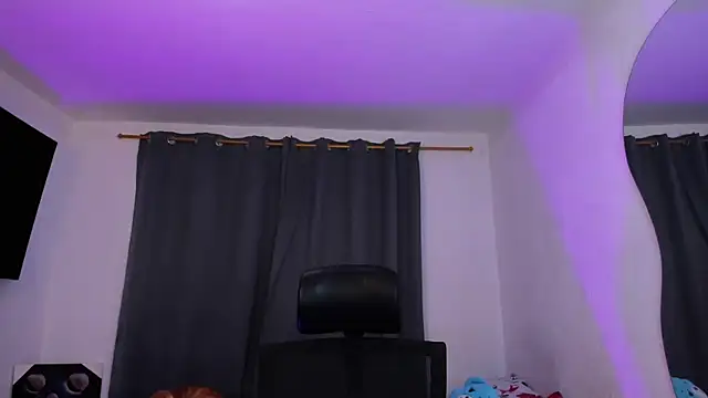 Snapshot of Abby_Parker1 chatting on 10.01.25 Abby Parker1 online show from 10.01.25