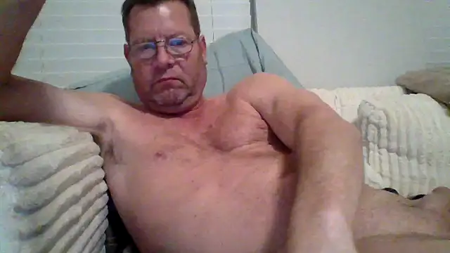 Snapshot of Goldenbear3111 chatting on 04.30.26 Goldenbear3111 online show from 04.30.26