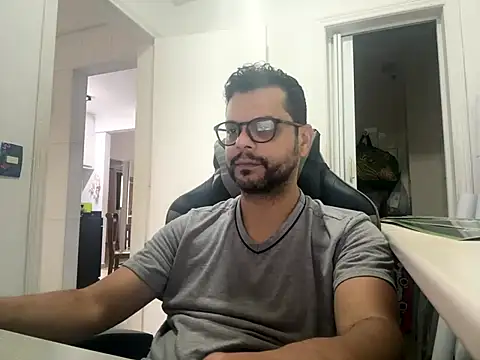 Snapshot of HornyBeachBoyBR chatting on 06.15.26 HornyBeachBoyBR online show from 06.15.26
