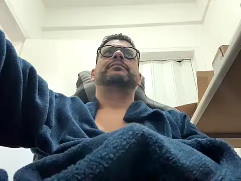 Snapshot of HornyBeachBoyBR chatting on 07.17.26 HornyBeachBoyBR online show from 07.17.26