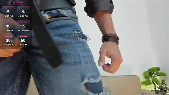 Snapshot of RawAdam chatting on 11.17.25 RawAdam online show from 11.17.25