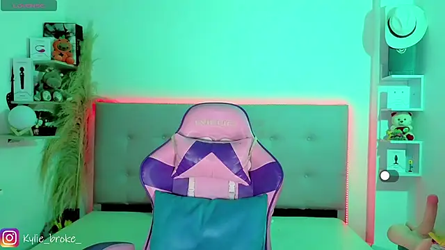 Kylie brokee online show from 04.15.26