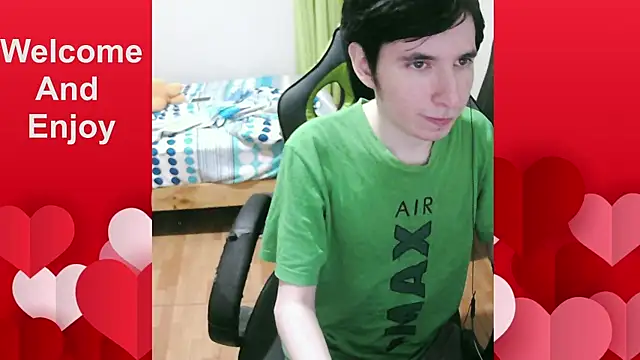 Snapshot of Twink_martinboy chatting on 05.25.26 Twink martinboy online show from 05.25.26