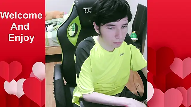 Snapshot of Twink_martinboy chatting on 07.15.26 Twink martinboy online show from 07.15.26