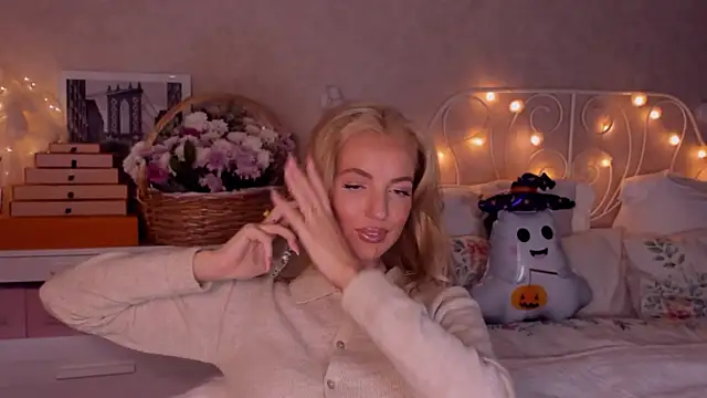 aestetick online show from 10.18.25