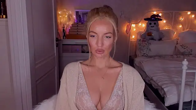 aestetick online show from 10.21.25