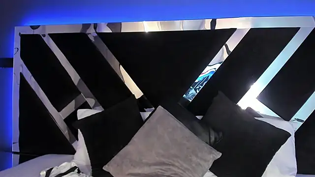 AmmyJones  online show from 12.17.25