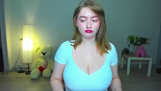 Snapshot of AidaPerry chatting on 11.21.25 AidaPerry online show from 11.21.25