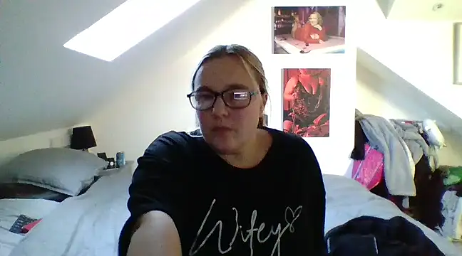 Snapshot of scrummymummy2 chatting on 12.19.24 scrummymummy2 online show from 12.19.24