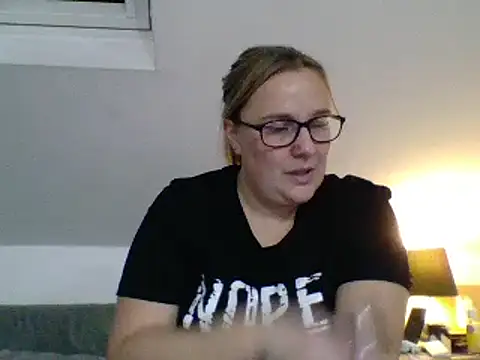 Snapshot of scrummymummy2 chatting on 12.30.24 scrummymummy2 online show from 12.30.24