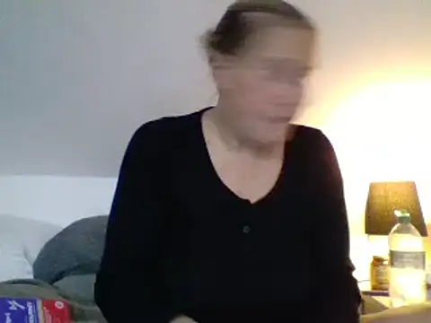 Snapshot of scrummymummy2 chatting on 09.14.25 scrummymummy2 online show from 09.14.25