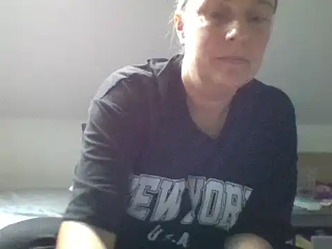 Snapshot of scrummymummy2 chatting on 10.07.25 scrummymummy2 online show from 10.07.25