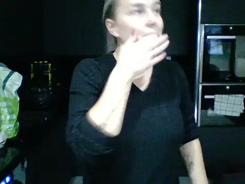 Snapshot of scrummymummy2 chatting on 12.16.25 scrummymummy2 online show from 12.16.25