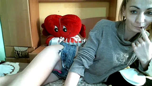 Snapshot of DennisXCaroll chatting on 01.16.25 DennisXCaroll online show from 01.16.25