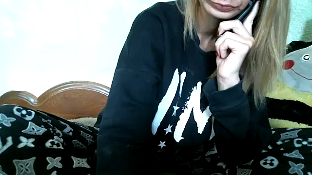 Snapshot of DennisXCaroll chatting on 10.18.25 DennisXCaroll online show from 10.18.25