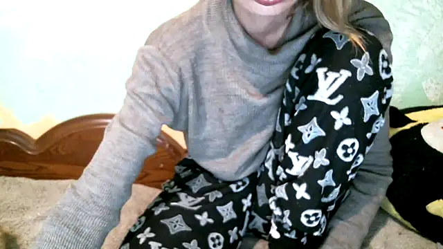 Snapshot of DennisXCaroll chatting on 10.18.25 DennisXCaroll online show from 10.18.25