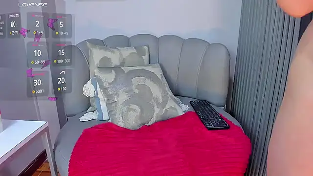 Nahiajhonson  online show from 01.13.25