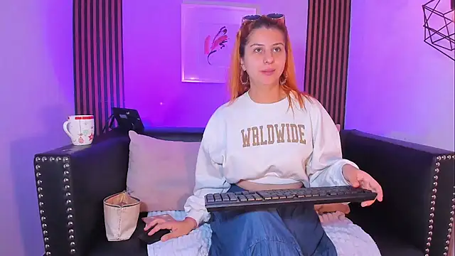 Nahiajhonson  online show from 11.07.25