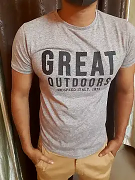 Snapshot of Guyinshortss chatting on 09.29.25 Guyinshortss online show from 09.29.25